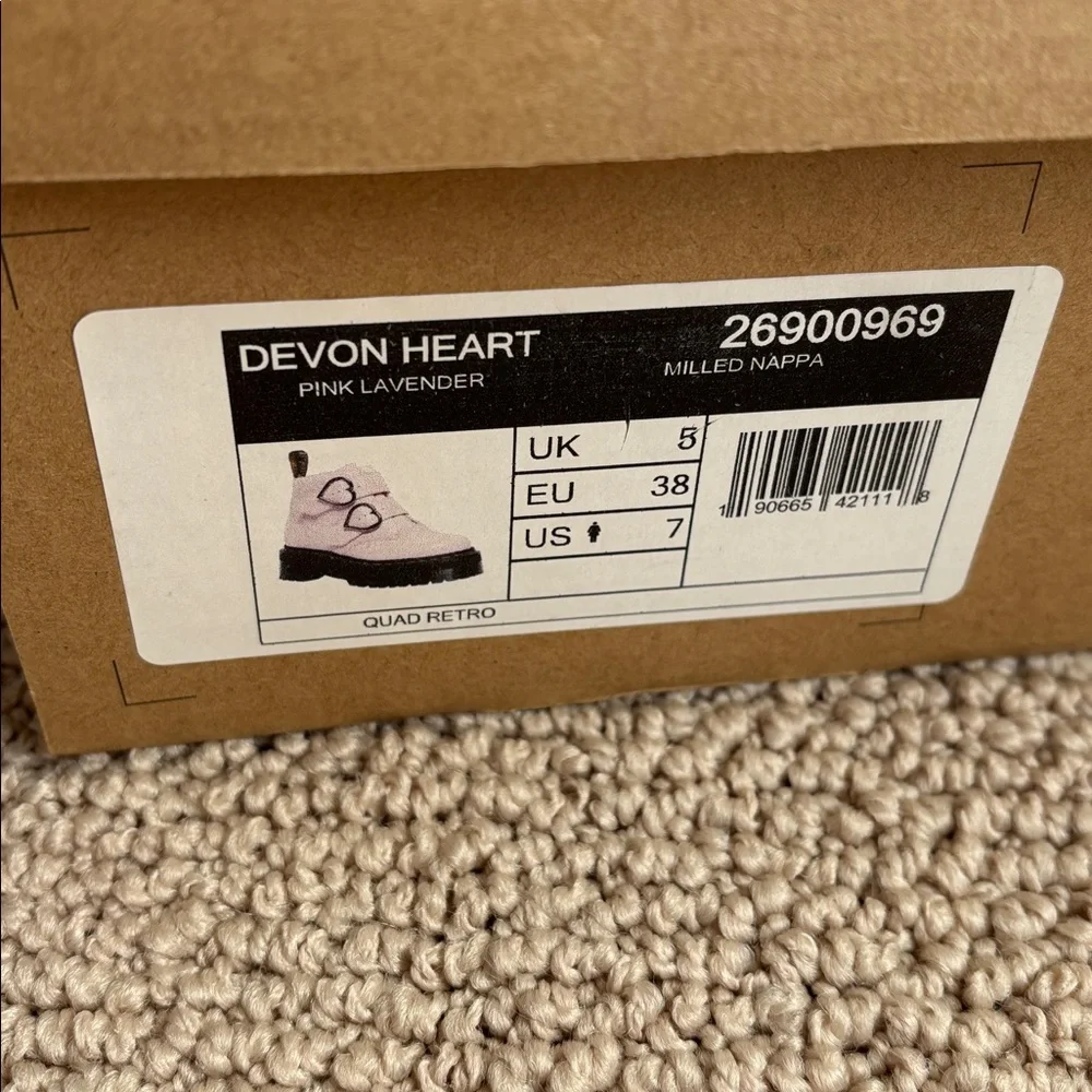 Dr. Martens Devon Heart Boots - Picture 3 of 4